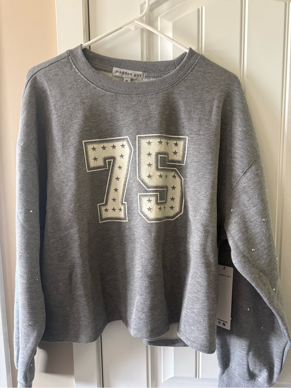 NEW Madden Girl Gray Crewneck Sweatshirt with Metallic '75' Graphic. XL Junior